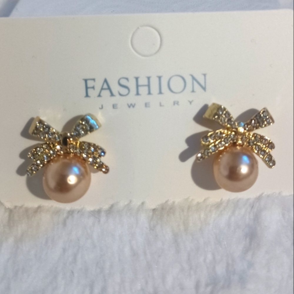 Elegant Gold and Pearl Bow Earrings